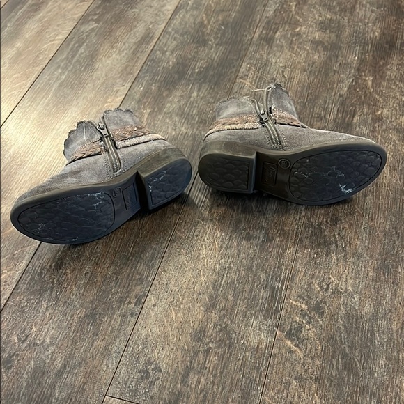 Grey/Brown Kids Boots with Braided Strap - Picture 6 of 8